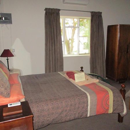 Van Rhyn Guest House Vanrhynsdorp Exterior foto
