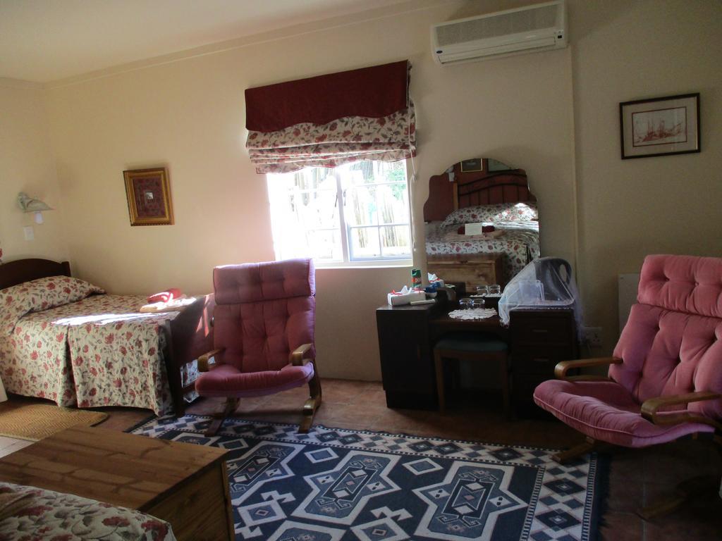 Van Rhyn Guest House Vanrhynsdorp Exterior foto