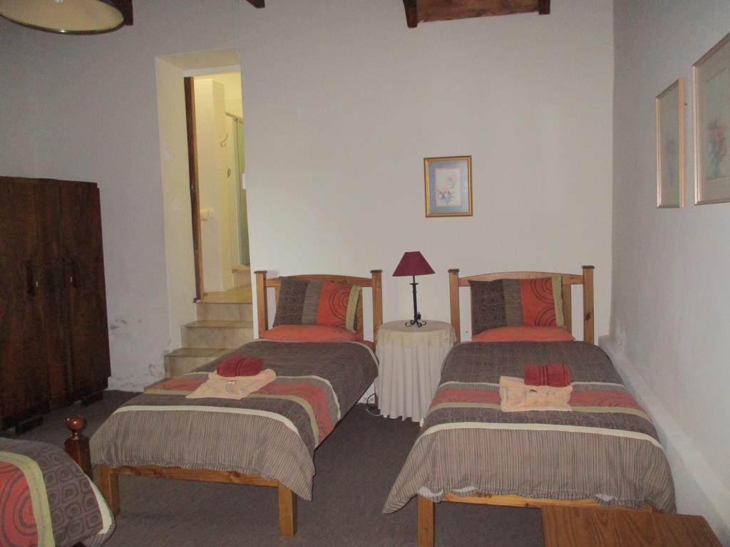 Van Rhyn Guest House Vanrhynsdorp Exterior foto