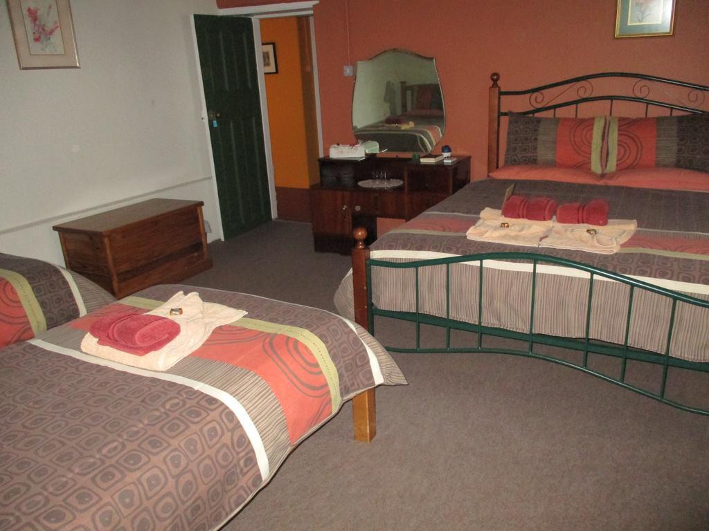 Van Rhyn Guest House Vanrhynsdorp Exterior foto