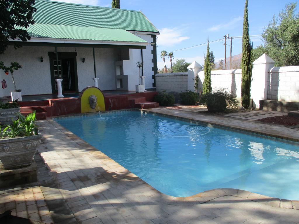 Van Rhyn Guest House Vanrhynsdorp Exterior foto