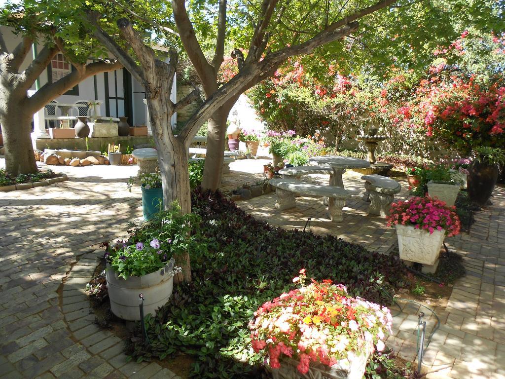 Van Rhyn Guest House Vanrhynsdorp Exterior foto