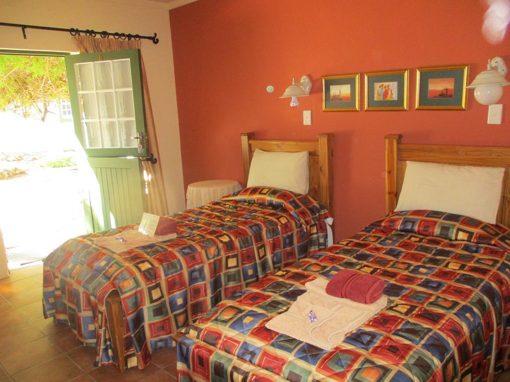 Van Rhyn Guest House Vanrhynsdorp Exterior foto